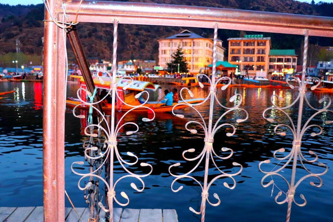 House Boat New Pala Palace Srīnagar Kültér fotó