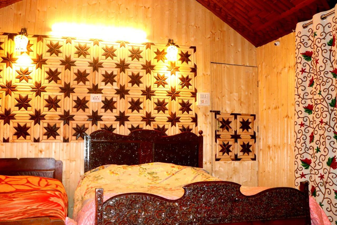 House Boat New Pala Palace Srīnagar Kültér fotó